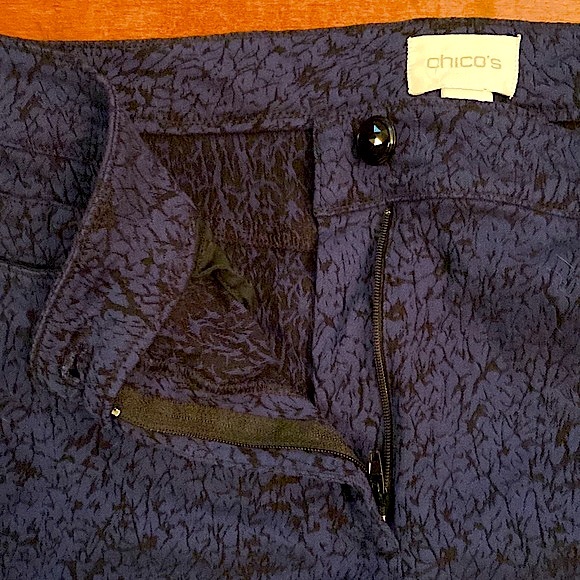 Chico’s Blue Black Print Jacquard Slim Straight Leg Stretch Pants Size Medium - Picture 7 of 11